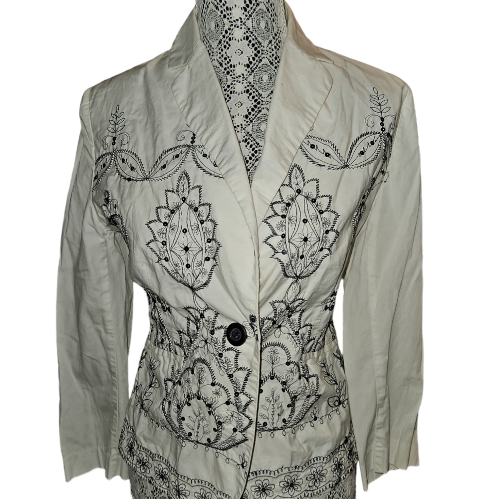 Embroidered and Sequined Jacket - Picture 11 of 16